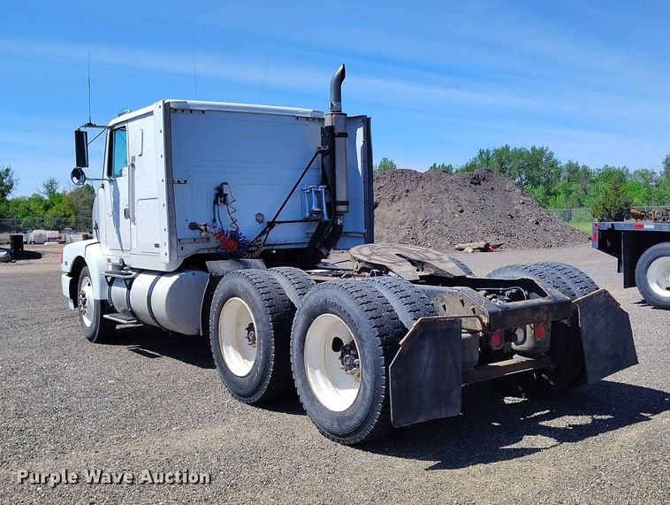 image for item ED0129 1993 White GMC WIA semi truck