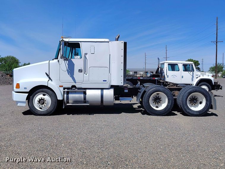image for item ED0129 1993 White GMC WIA semi truck