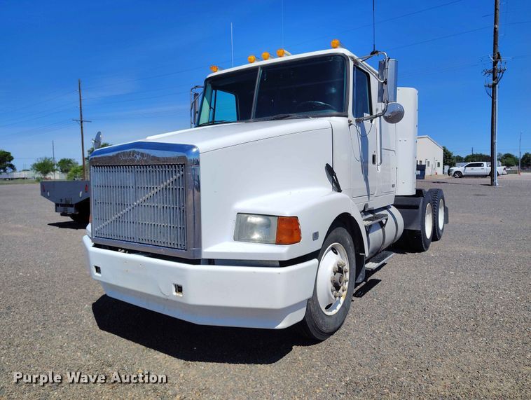 image for item ED0129 1993 White GMC WIA semi truck
