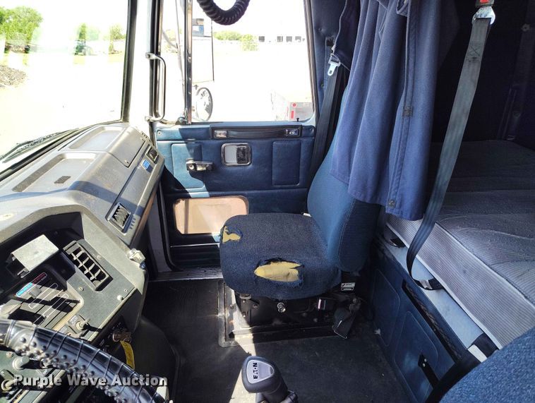 image for item ED0129 1993 White GMC WIA semi truck