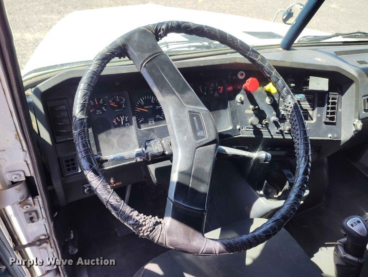image for item ED0129 1993 White GMC WIA semi truck