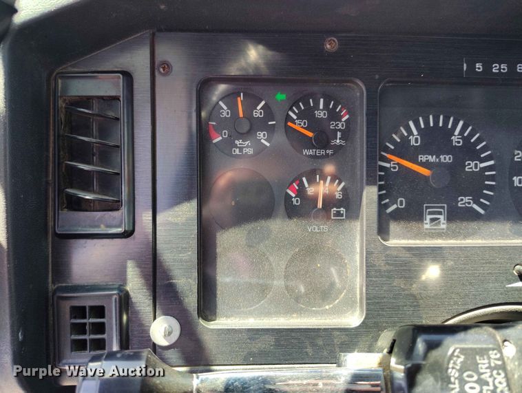 image for item ED0129 1993 White GMC WIA semi truck