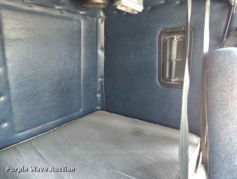 image for item ED0129 1993 White GMC WIA semi truck