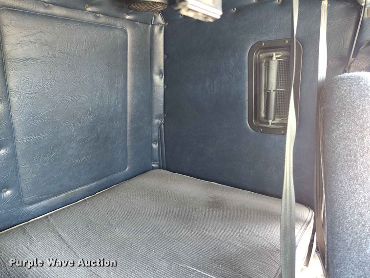 image for item ED0129 1993 White GMC WIA semi truck