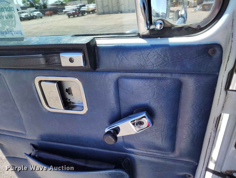 image for item ED0129 1993 White GMC WIA semi truck