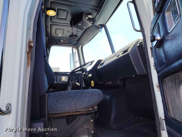 image for item ED0129 1993 White GMC WIA semi truck