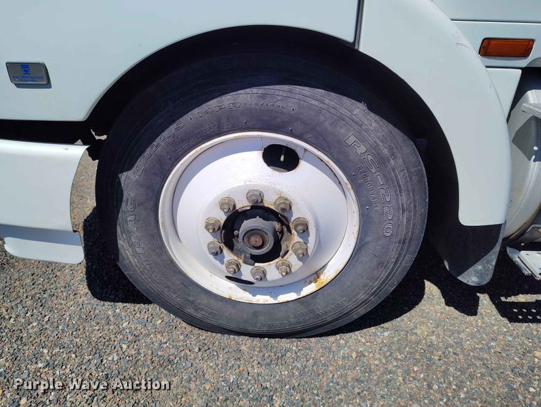 image for item ED0129 1993 White GMC WIA semi truck