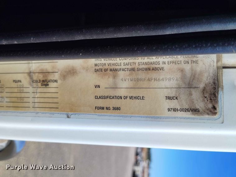 image for item ED0129 1993 White GMC WIA semi truck