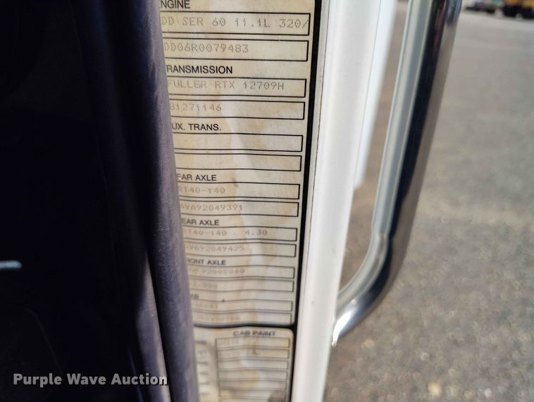 image for item ED0129 1993 White GMC WIA semi truck