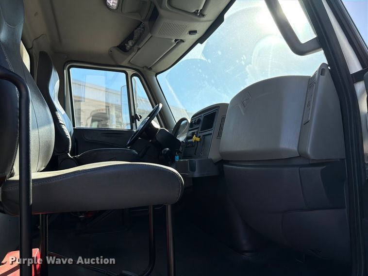 image for item ED5150 2016 International DuraStar 4300 refrigerated truck