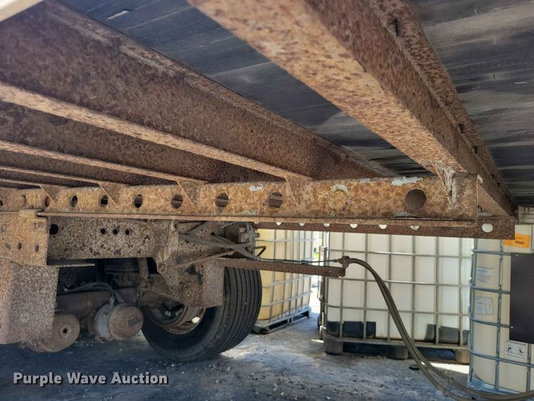 image for item EE1050 1996 Utility  VS2DC dry van trailer