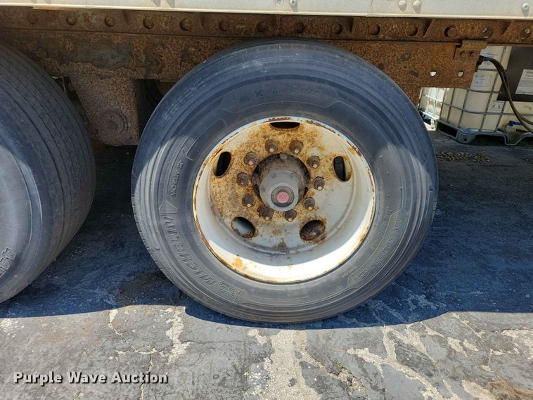 image for item EE1050 1996 Utility  VS2DC dry van trailer