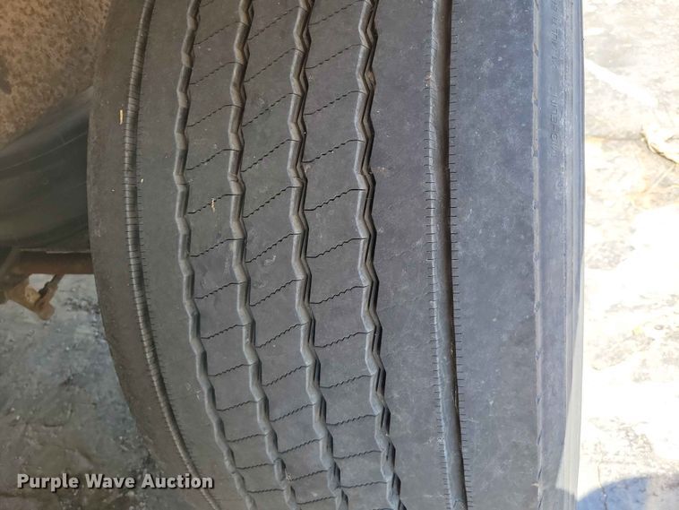 image for item EE1050 1996 Utility  VS2DC dry van trailer