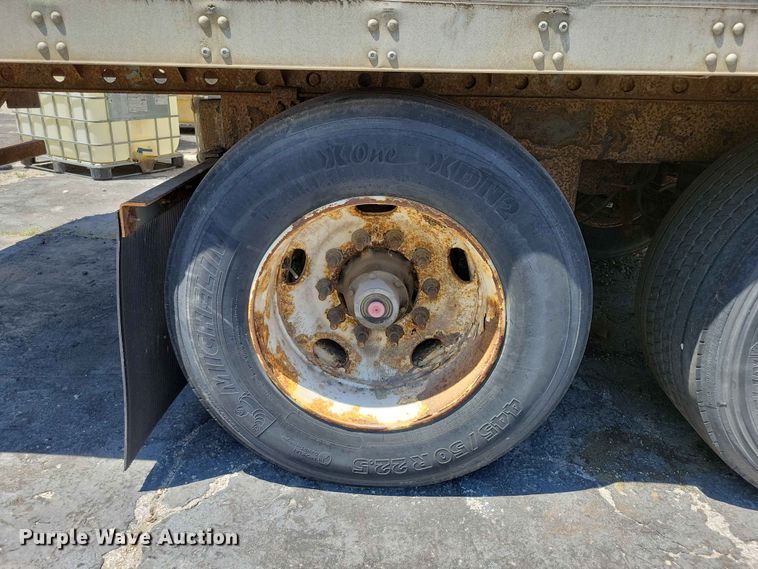 image for item EE1050 1996 Utility  VS2DC dry van trailer