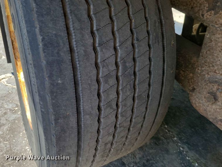 image for item EE1050 1996 Utility  VS2DC dry van trailer