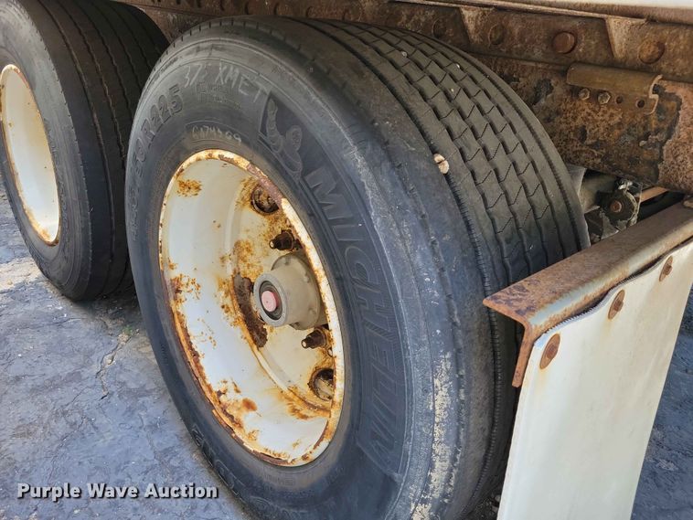 image for item EE1050 1996 Utility  VS2DC dry van trailer
