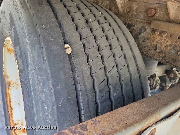 image for item EE1050 1996 Utility  VS2DC dry van trailer