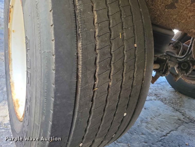 image for item EE1050 1996 Utility  VS2DC dry van trailer