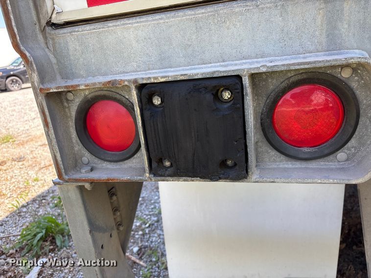 image for item EF1162 2017 Vanguard National dry van trailer