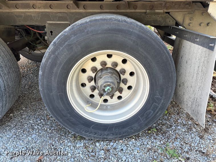 image for item EF1162 2017 Vanguard National dry van trailer
