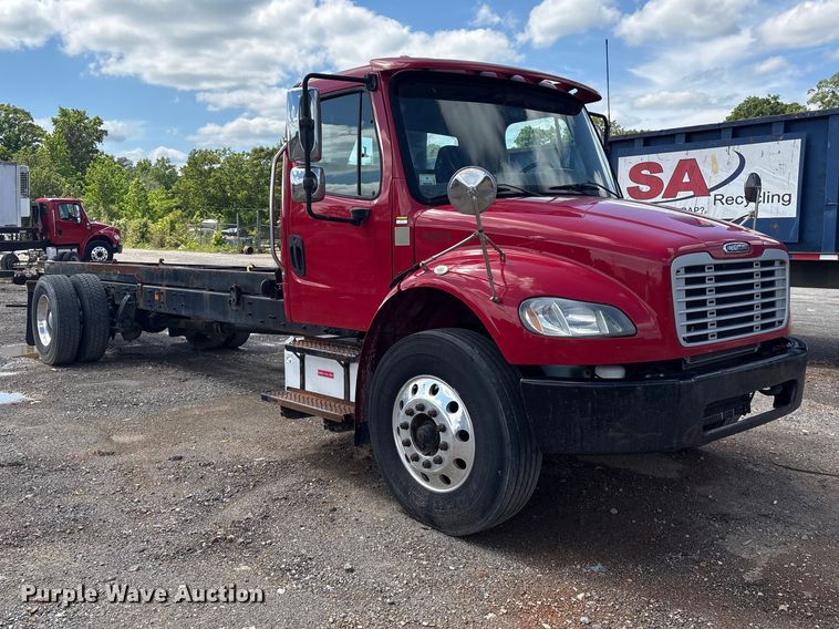 image for item EF1164 2018 Freightliner Business Class M2 chassis lift truck