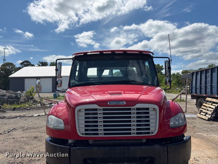 image for item EF1164 2018 Freightliner Business Class M2 chassis lift truck