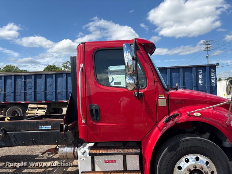image for item EF1164 2018 Freightliner Business Class M2 chassis lift truck