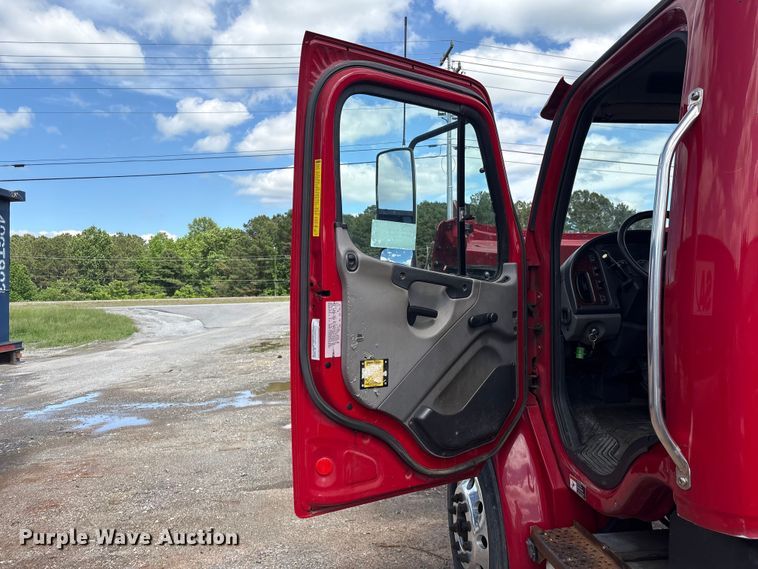 image for item EF1164 2018 Freightliner Business Class M2 chassis lift truck