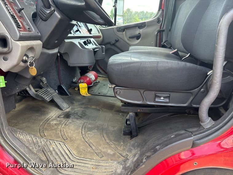 image for item EF1164 2018 Freightliner Business Class M2 chassis lift truck