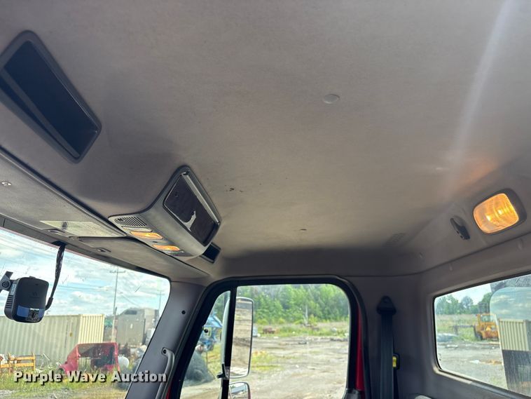 image for item EF1164 2018 Freightliner Business Class M2 chassis lift truck