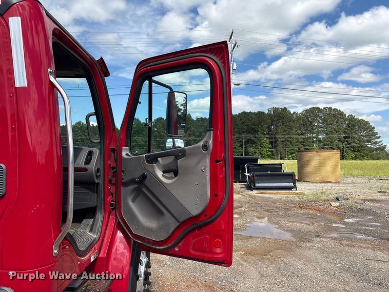 image for item EF1164 2018 Freightliner Business Class M2 chassis lift truck