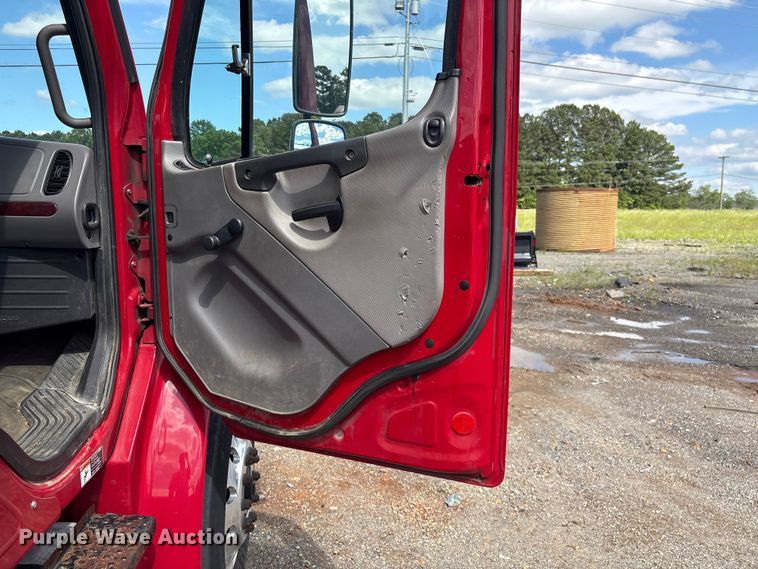 image for item EF1164 2018 Freightliner Business Class M2 chassis lift truck