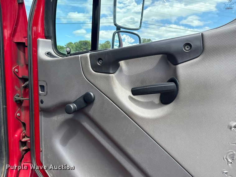 image for item EF1164 2018 Freightliner Business Class M2 chassis lift truck