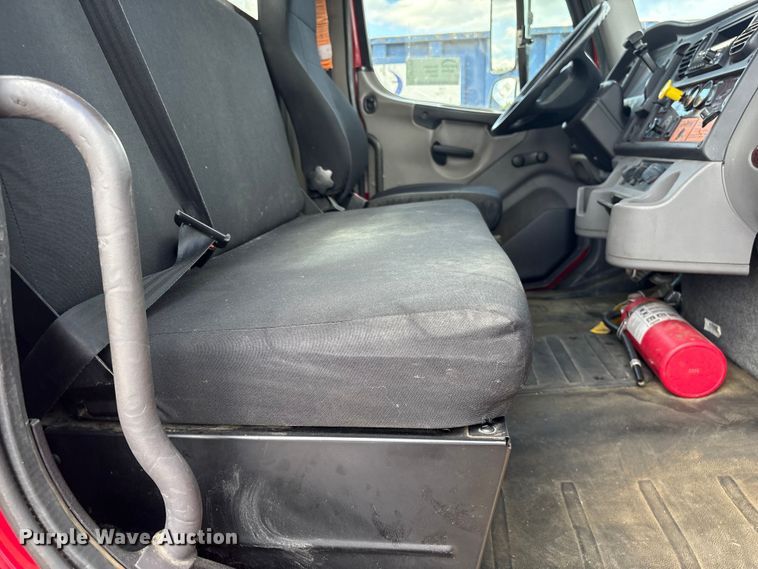 image for item EF1164 2018 Freightliner Business Class M2 chassis lift truck