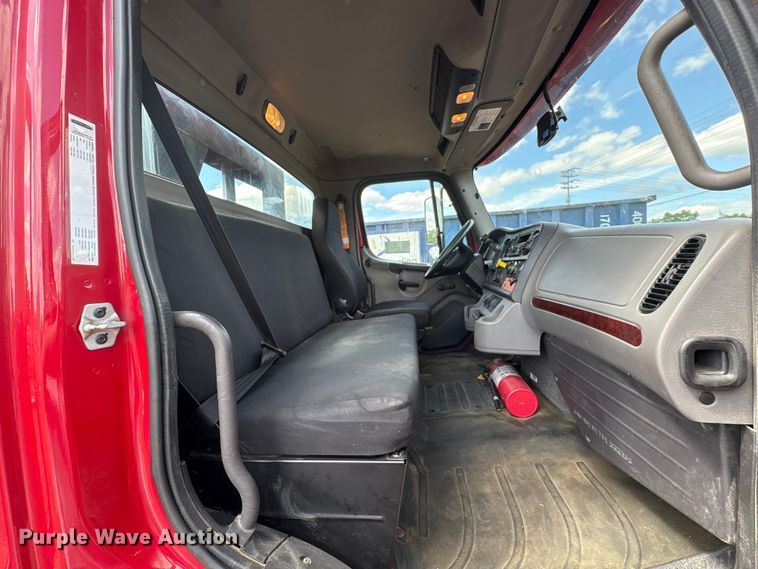 image for item EF1164 2018 Freightliner Business Class M2 chassis lift truck