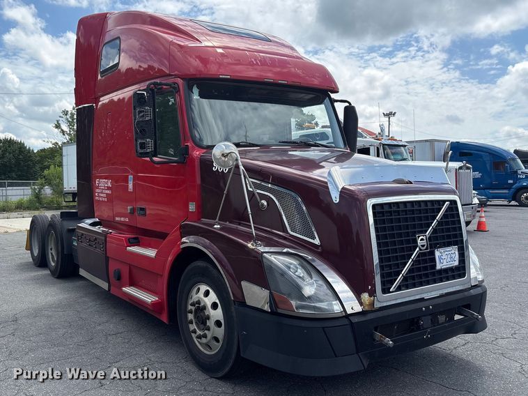 image for item EF1217 2015 Volvo VNL semi truck
