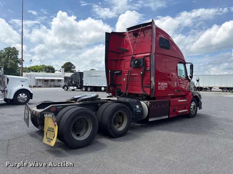 image for item EF1217 2015 Volvo VNL semi truck