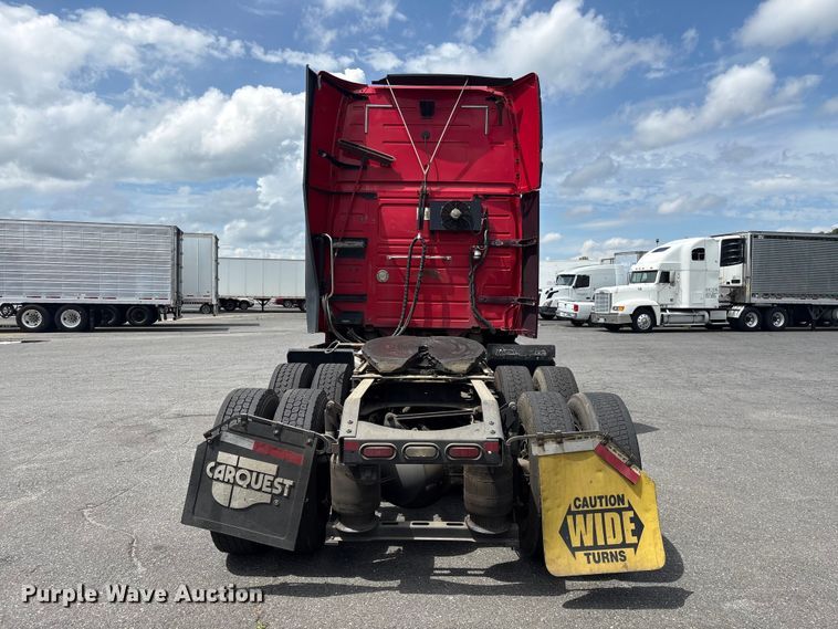 image for item EF1217 2015 Volvo VNL semi truck