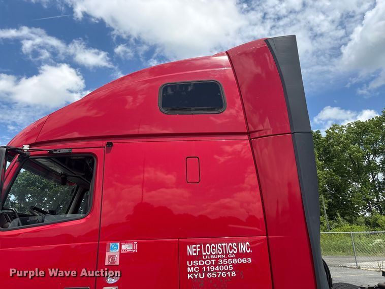 image for item EF1217 2015 Volvo VNL semi truck