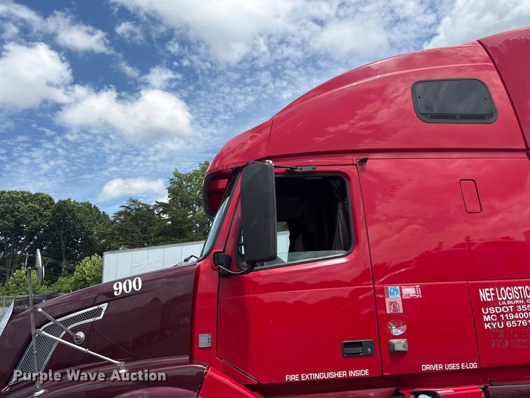 image for item EF1217 2015 Volvo VNL semi truck
