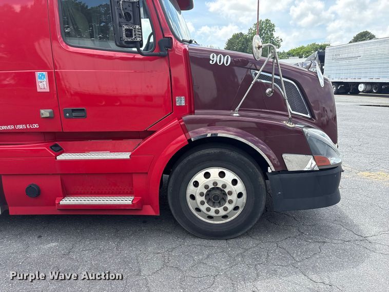 image for item EF1217 2015 Volvo VNL semi truck
