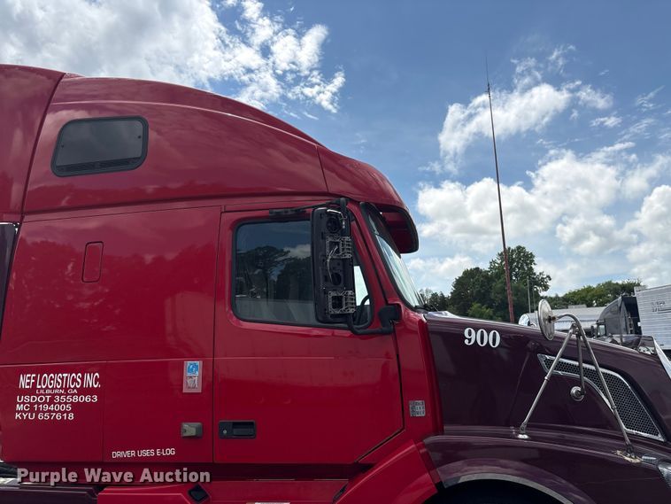 image for item EF1217 2015 Volvo VNL semi truck