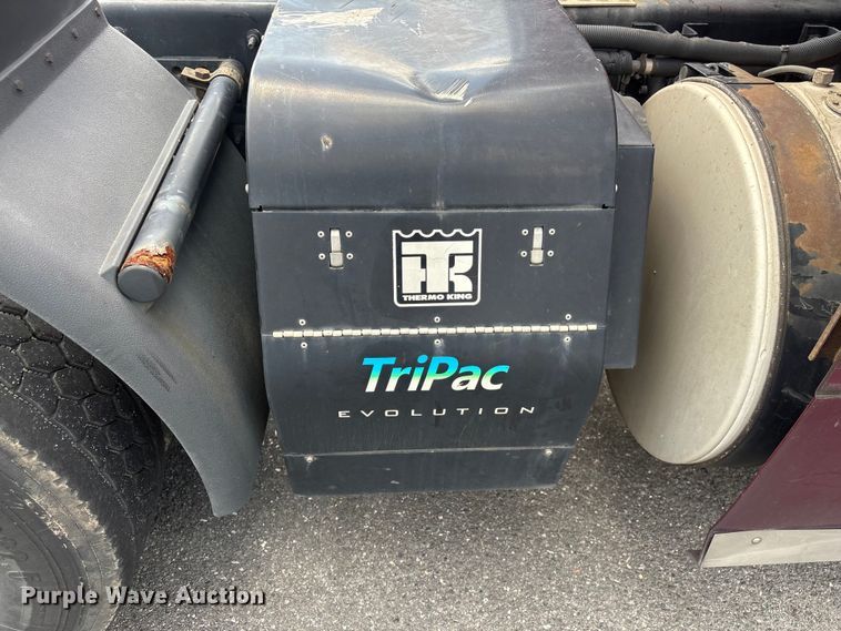 image for item EF1217 2015 Volvo VNL semi truck