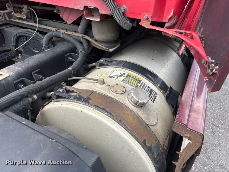 image for item EF1217 2015 Volvo VNL semi truck