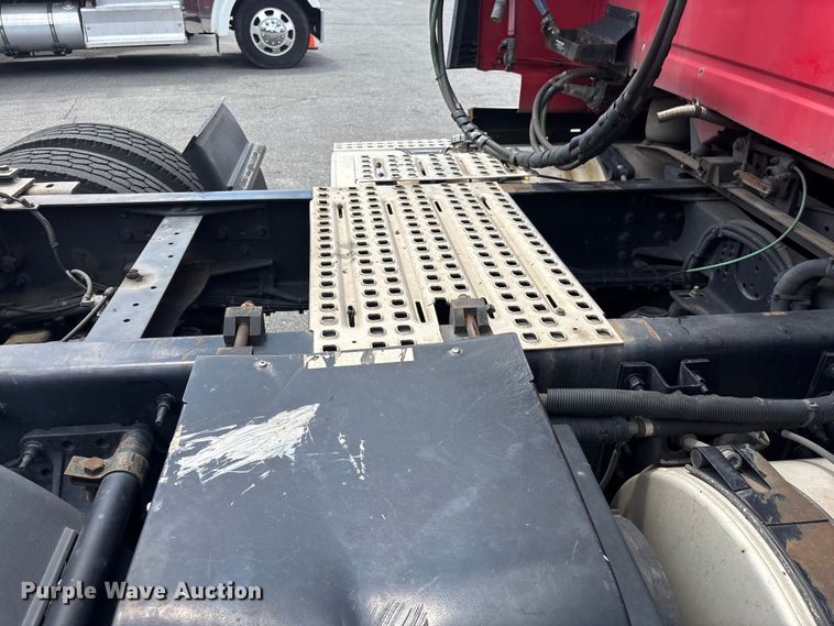 image for item EF1217 2015 Volvo VNL semi truck
