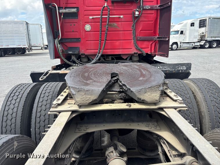 image for item EF1217 2015 Volvo VNL semi truck