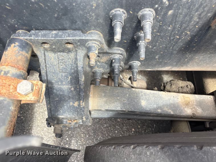 image for item EF1217 2015 Volvo VNL semi truck