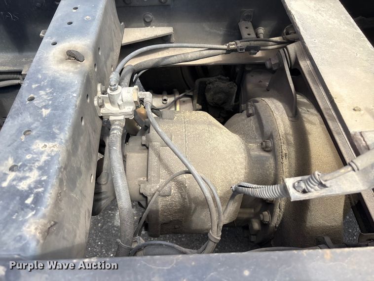 image for item EF1217 2015 Volvo VNL semi truck