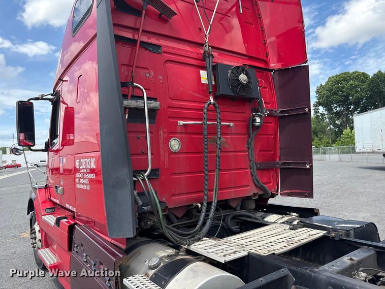 image for item EF1217 2015 Volvo VNL semi truck