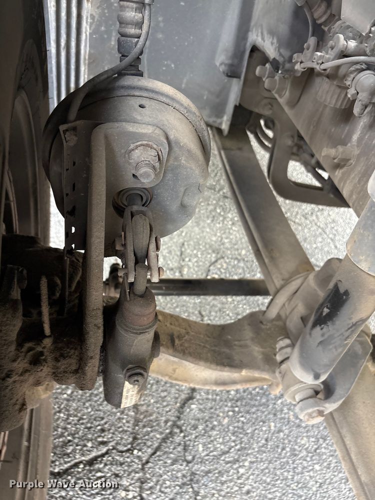 image for item EF1217 2015 Volvo VNL semi truck